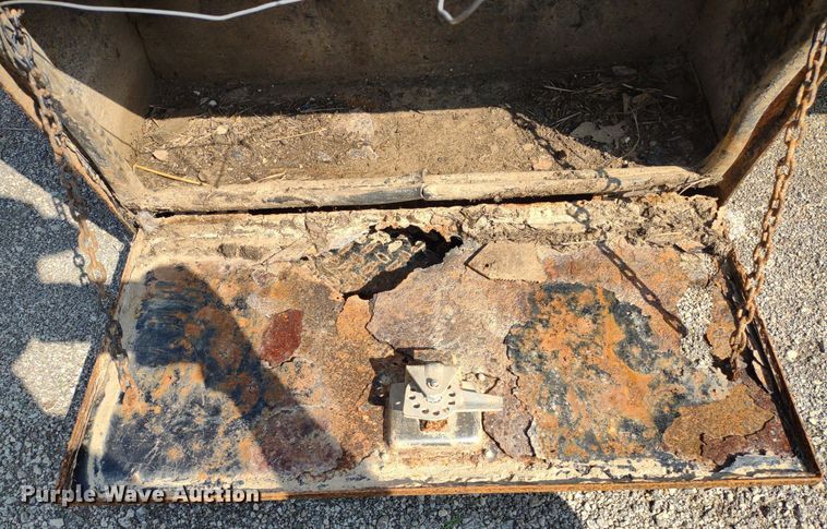 image for item DQ1730 B&W  bale bed