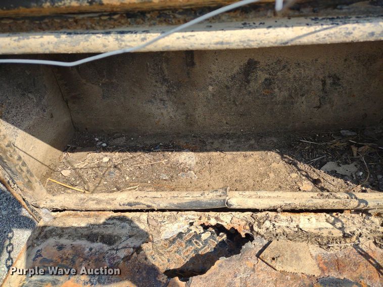 image for item DQ1730 B&W  bale bed