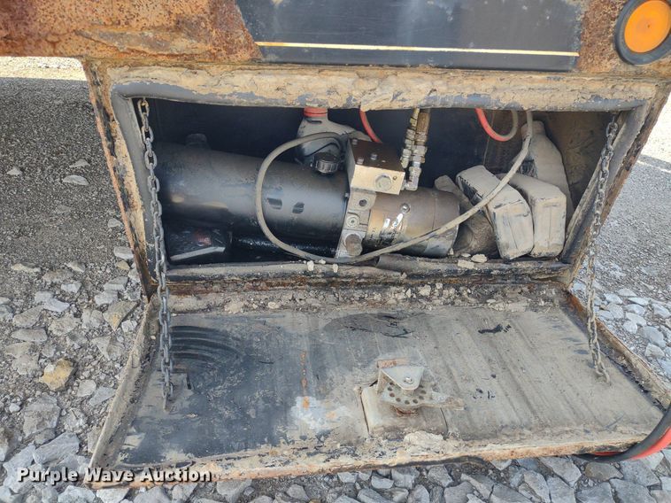 image for item DQ1730 B&W  bale bed