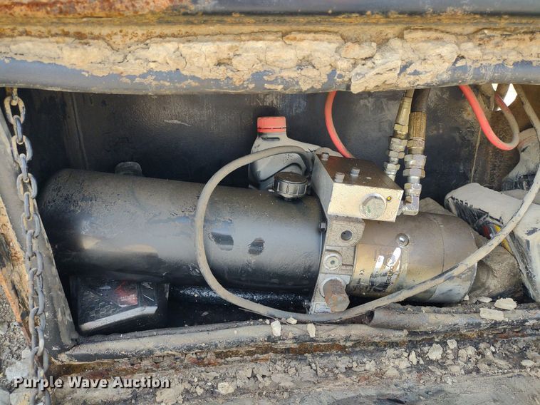 image for item DQ1730 B&W  bale bed