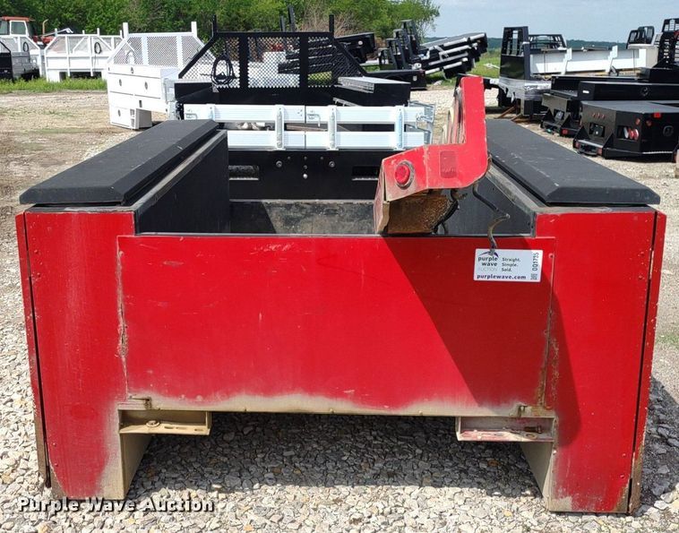 image for item DQ1735 Stahl  utility bed