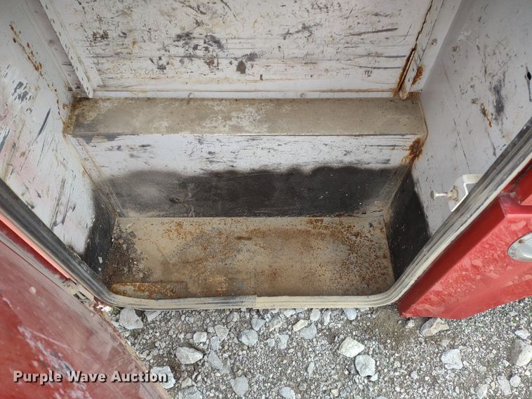 image for item DQ1735 Stahl  utility bed