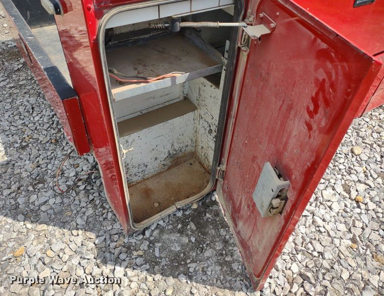 image for item DQ1735 Stahl  utility bed