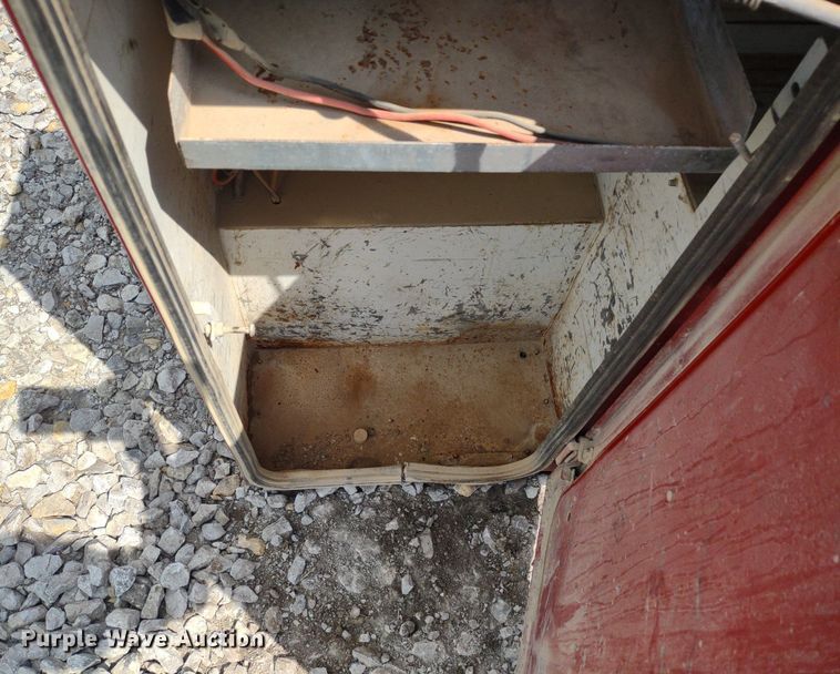 image for item DQ1735 Stahl  utility bed