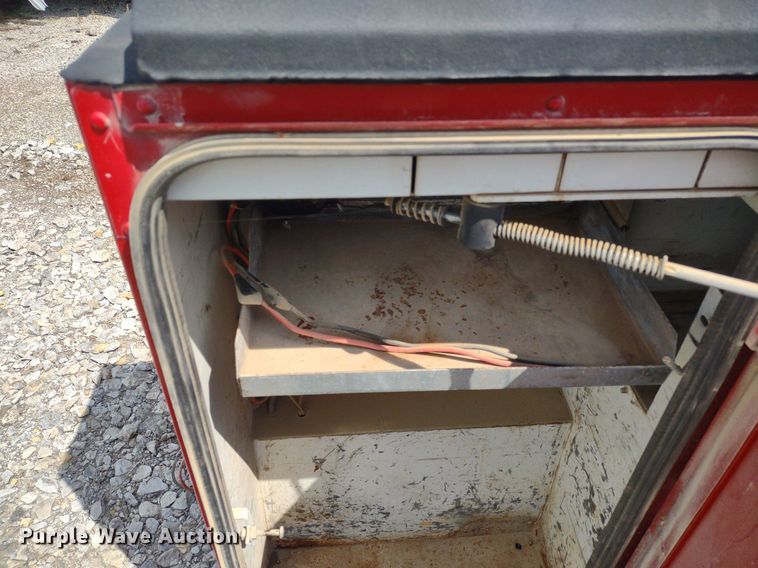 image for item DQ1735 Stahl  utility bed