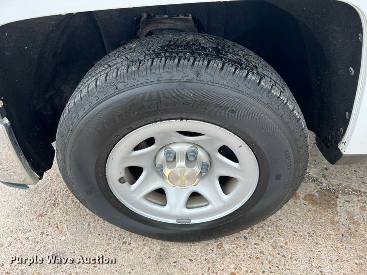 image for item DQ1955 2014 Chevrolet Silverado 1500  flatbed pickup truck