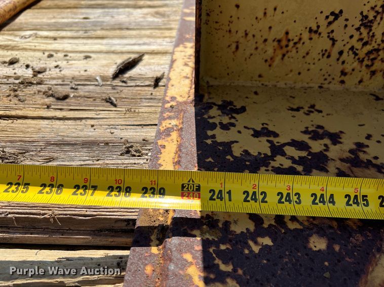 image for item DQ2049 1990 Gooseneck 90-20x8-B6B1  reel trailer