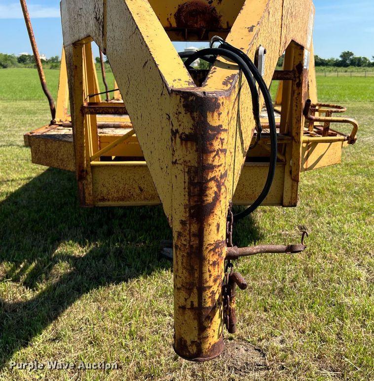 image for item DQ2049 1990 Gooseneck 90-20x8-B6B1  reel trailer