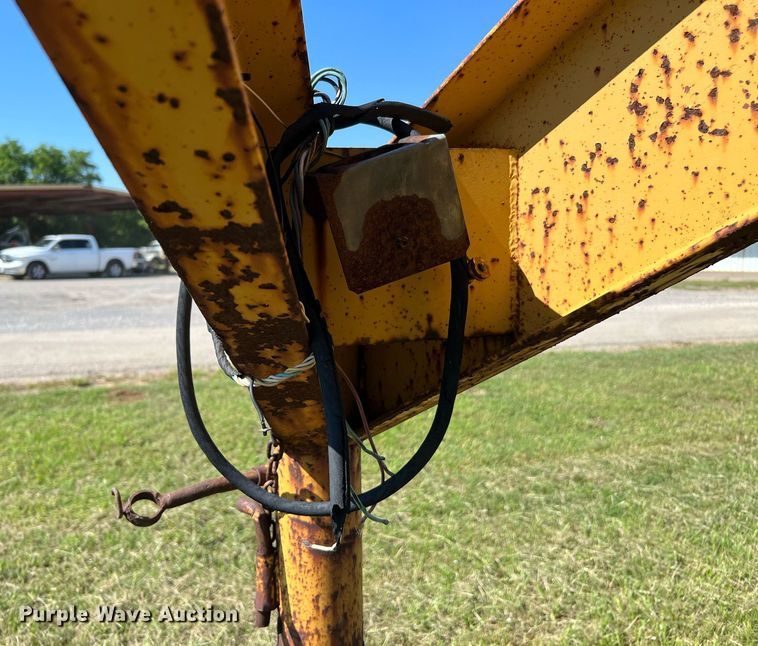 image for item DQ2049 1990 Gooseneck 90-20x8-B6B1  reel trailer