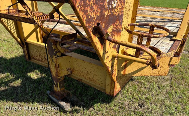 image for item DQ2049 1990 Gooseneck 90-20x8-B6B1  reel trailer