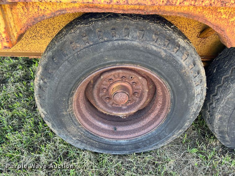 image for item DQ2049 1990 Gooseneck 90-20x8-B6B1  reel trailer