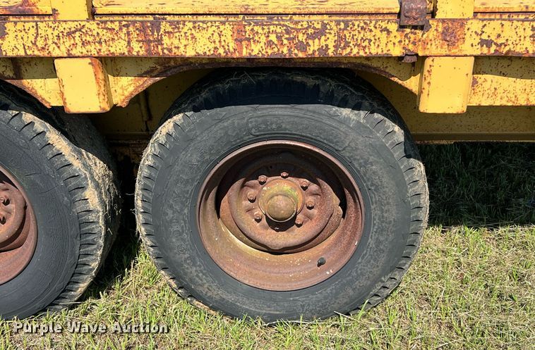 image for item DQ2049 1990 Gooseneck 90-20x8-B6B1  reel trailer