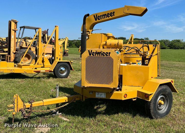 image for item DQ2050 1990 Vermeer 1250  wood chipper