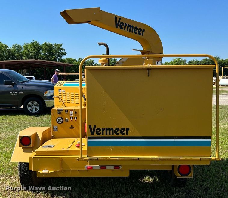 image for item DQ2050 1990 Vermeer 1250  wood chipper