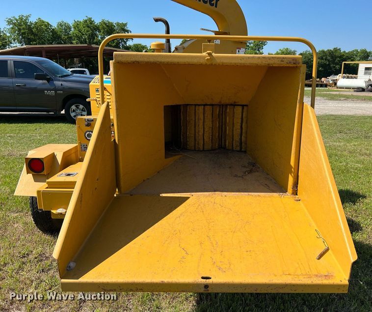 image for item DQ2050 1990 Vermeer 1250  wood chipper