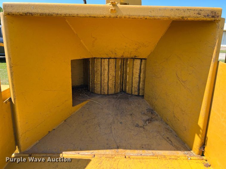 image for item DQ2050 1990 Vermeer 1250  wood chipper