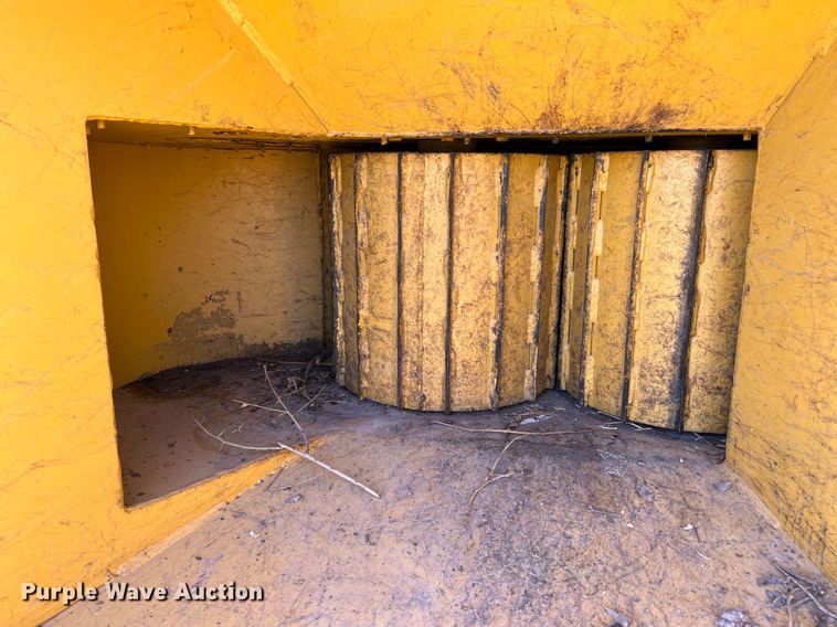 image for item DQ2050 1990 Vermeer 1250  wood chipper