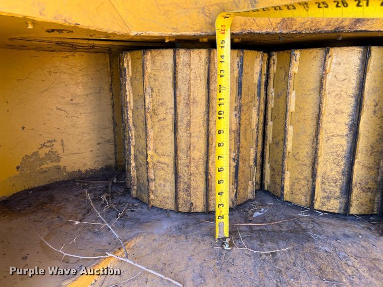 image for item DQ2050 1990 Vermeer 1250  wood chipper