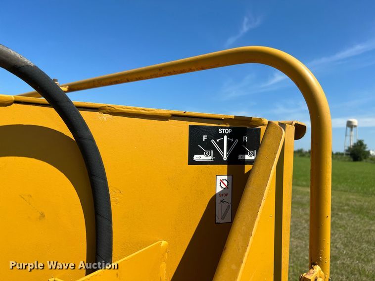 image for item DQ2050 1990 Vermeer 1250  wood chipper