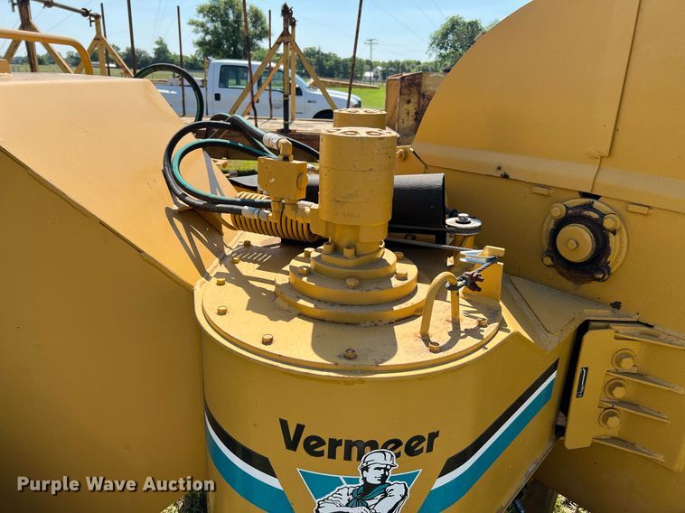 image for item DQ2050 1990 Vermeer 1250  wood chipper