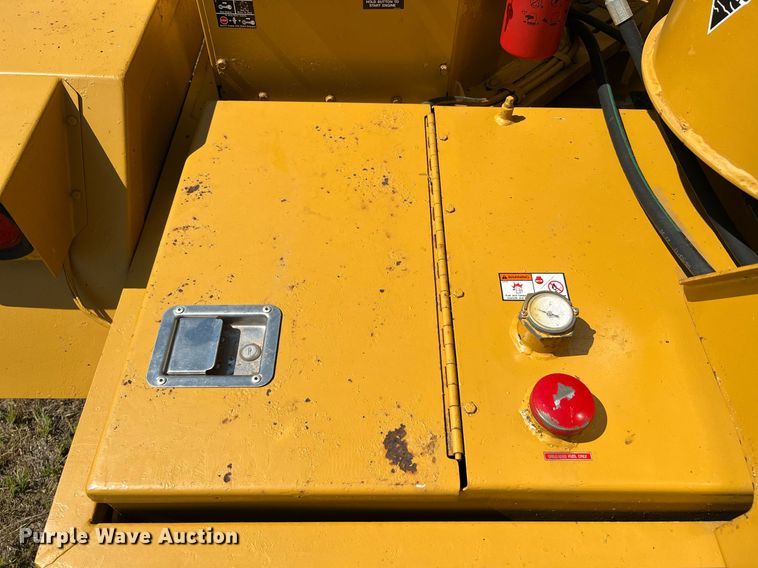 image for item DQ2050 1990 Vermeer 1250  wood chipper