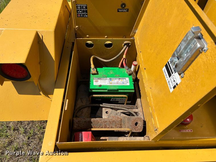 image for item DQ2050 1990 Vermeer 1250  wood chipper