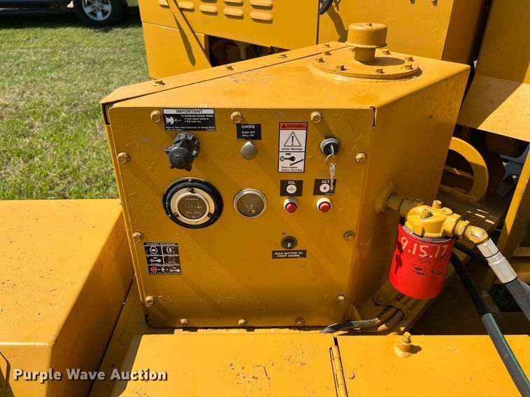 image for item DQ2050 1990 Vermeer 1250  wood chipper