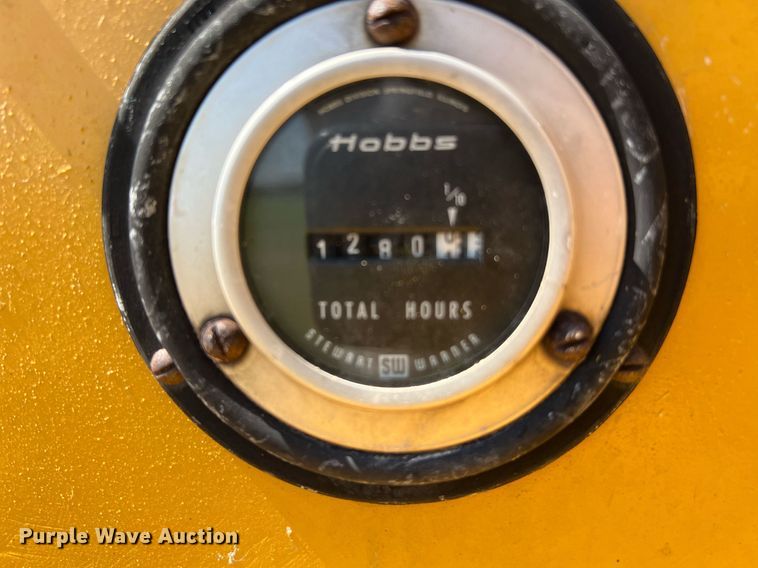 image for item DQ2050 1990 Vermeer 1250  wood chipper