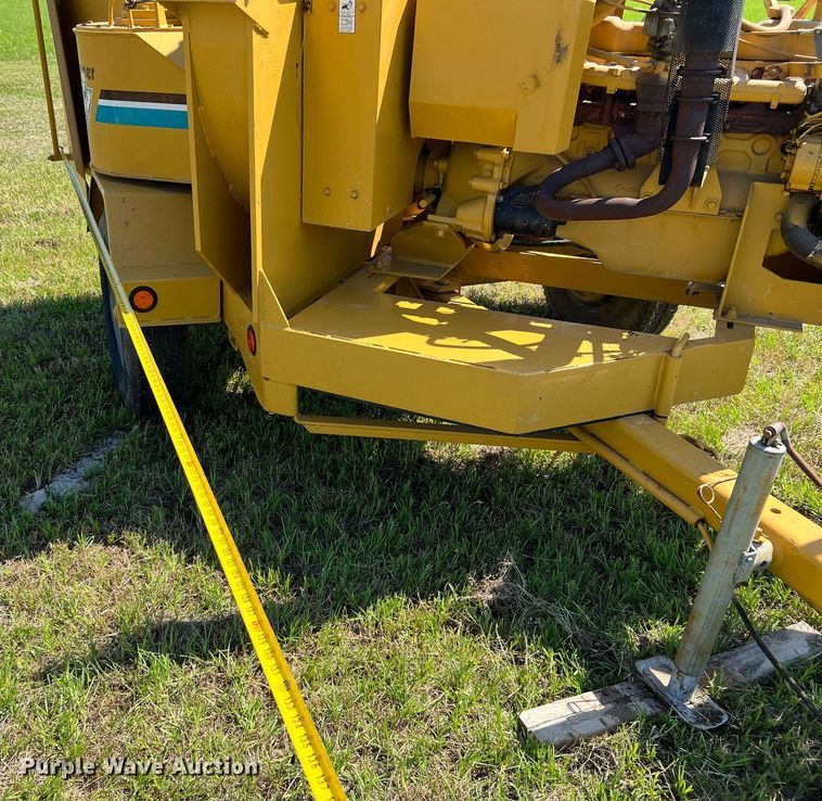 image for item DQ2050 1990 Vermeer 1250  wood chipper