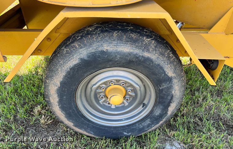 image for item DQ2050 1990 Vermeer 1250  wood chipper