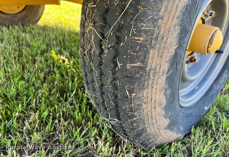 image for item DQ2050 1990 Vermeer 1250  wood chipper