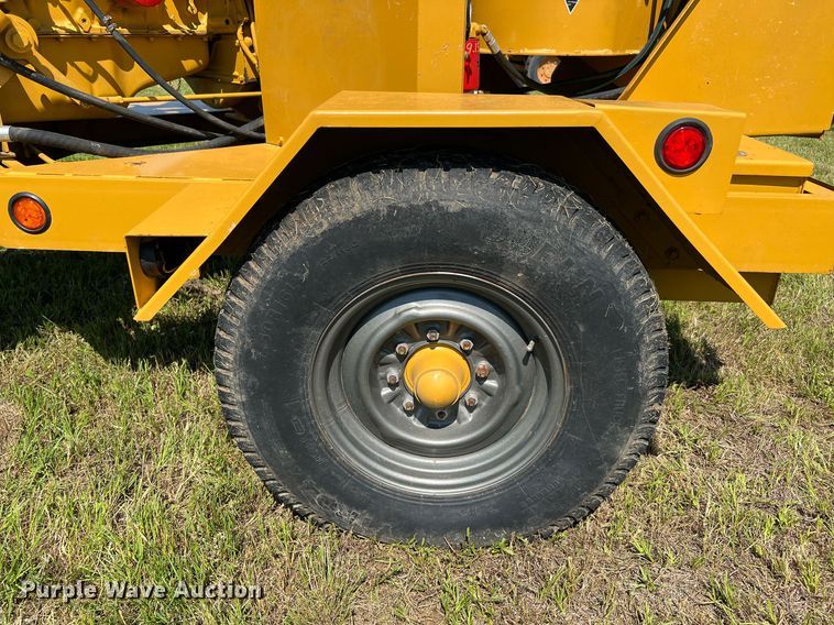 image for item DQ2050 1990 Vermeer 1250  wood chipper