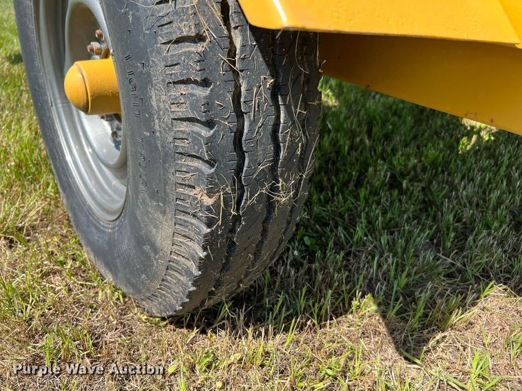 image for item DQ2050 1990 Vermeer 1250  wood chipper