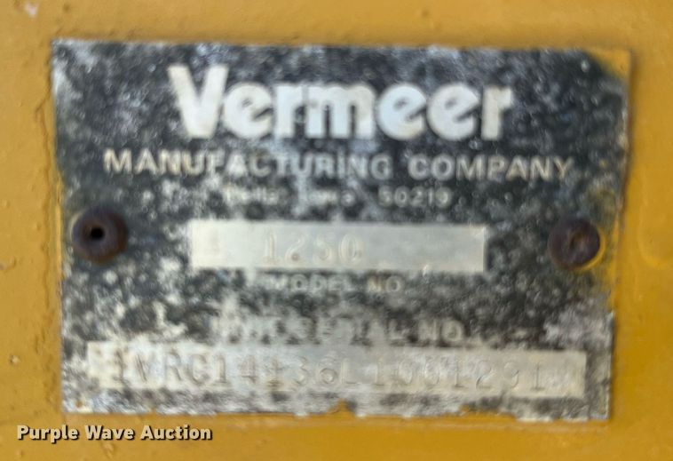 image for item DQ2050 1990 Vermeer 1250  wood chipper