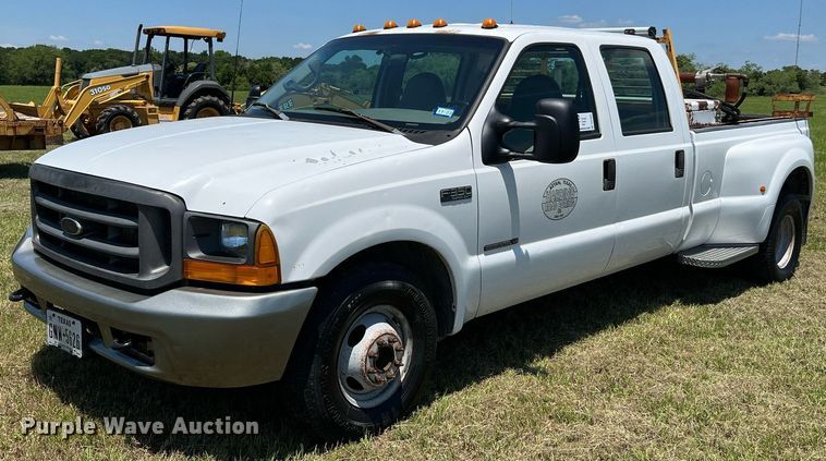 image for item DQ2062 2001 Ford F350 Super Duty  Crew Cab pickup truck