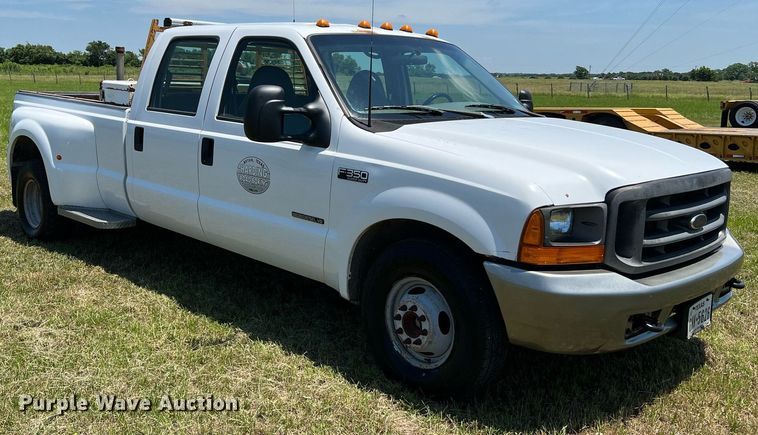 image for item DQ2062 2001 Ford F350 Super Duty  Crew Cab pickup truck