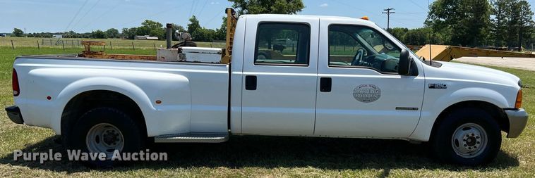 image for item DQ2062 2001 Ford F350 Super Duty  Crew Cab pickup truck