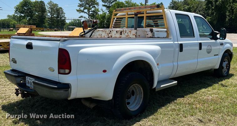 image for item DQ2062 2001 Ford F350 Super Duty  Crew Cab pickup truck