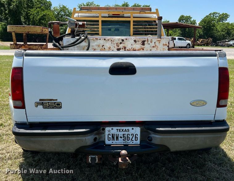 image for item DQ2062 2001 Ford F350 Super Duty  Crew Cab pickup truck