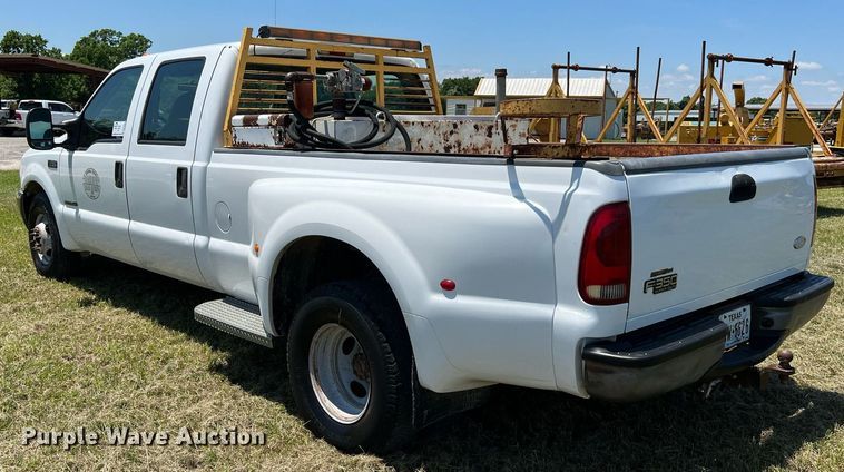 image for item DQ2062 2001 Ford F350 Super Duty  Crew Cab pickup truck