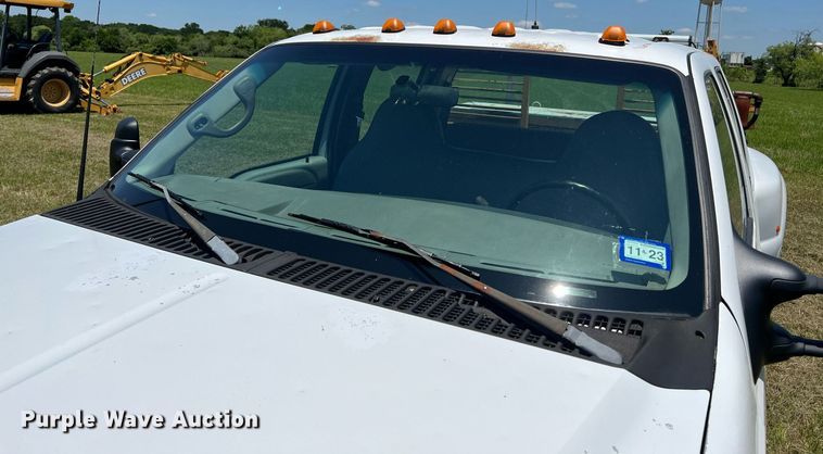 image for item DQ2062 2001 Ford F350 Super Duty  Crew Cab pickup truck