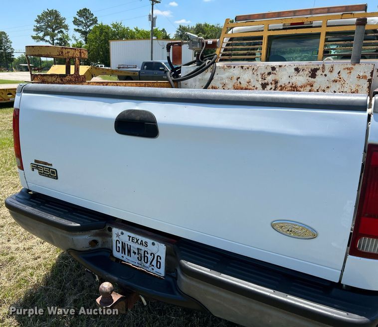 image for item DQ2062 2001 Ford F350 Super Duty  Crew Cab pickup truck