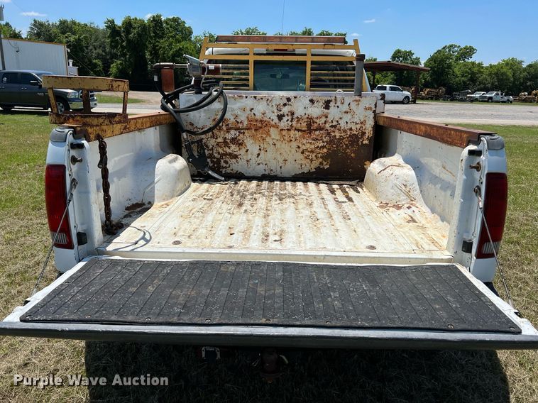 image for item DQ2062 2001 Ford F350 Super Duty  Crew Cab pickup truck