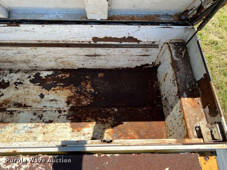 image for item DQ2062 2001 Ford F350 Super Duty  Crew Cab pickup truck