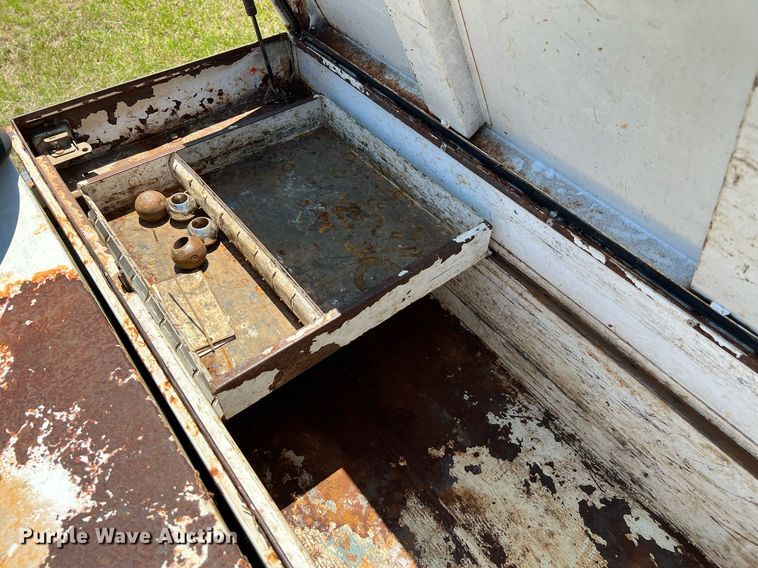 image for item DQ2062 2001 Ford F350 Super Duty  Crew Cab pickup truck