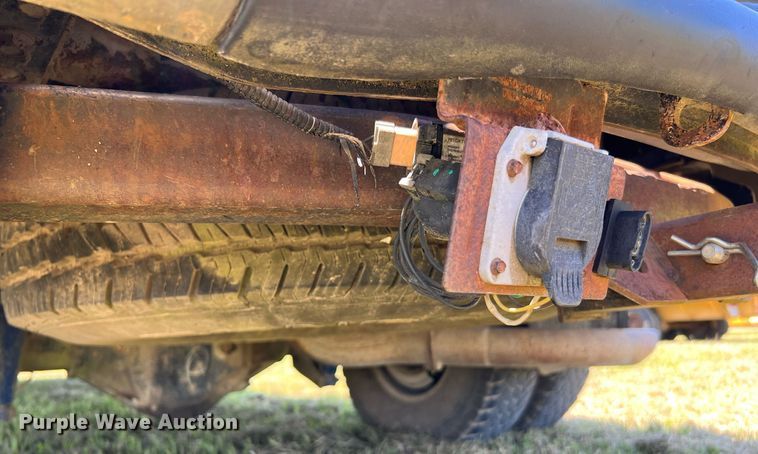 image for item DQ2062 2001 Ford F350 Super Duty  Crew Cab pickup truck