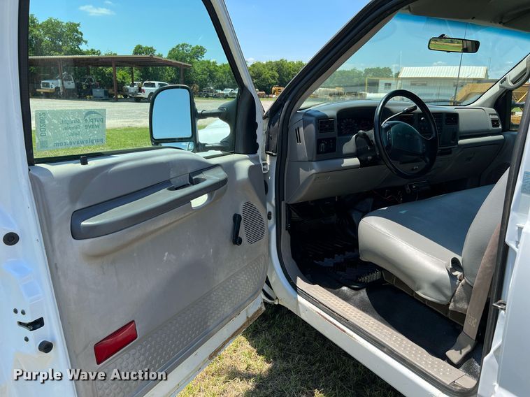 image for item DQ2062 2001 Ford F350 Super Duty  Crew Cab pickup truck