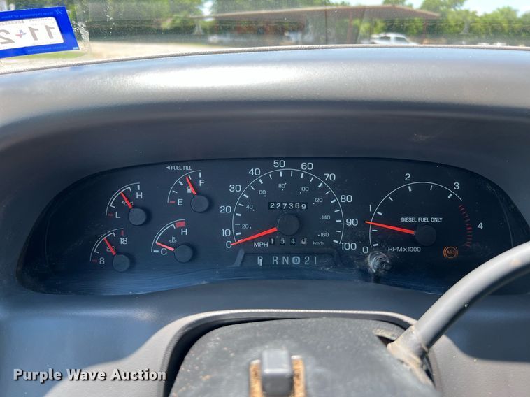 image for item DQ2062 2001 Ford F350 Super Duty  Crew Cab pickup truck