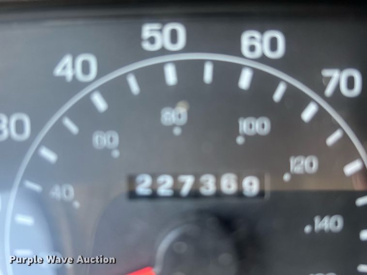 image for item DQ2062 2001 Ford F350 Super Duty  Crew Cab pickup truck