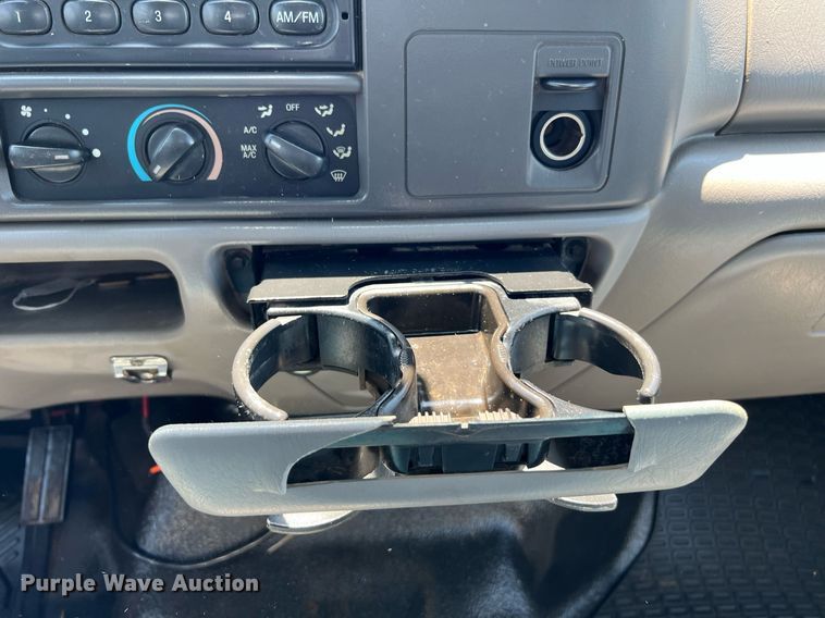 image for item DQ2062 2001 Ford F350 Super Duty  Crew Cab pickup truck